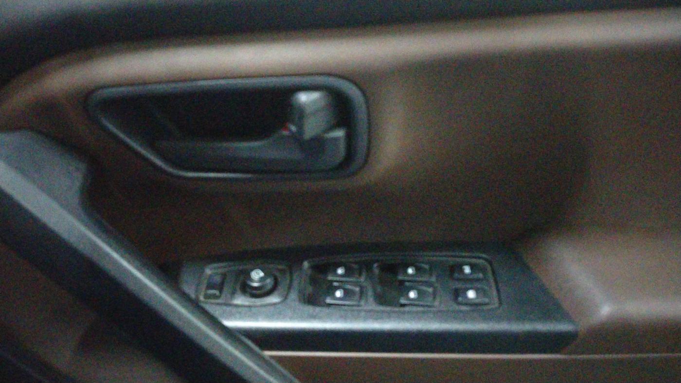2025 Mahindra SCORPIO-N Z4 PETROL MT 7 STR (E), Petrol, Manual, 6,279 km, Driver Side Door Panels Control
