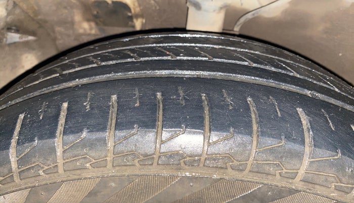 2016 Hyundai Creta S PLUS 1.4 DIESEL, Diesel, Manual, 1,47,213 km, Left Front Tyre Tread
