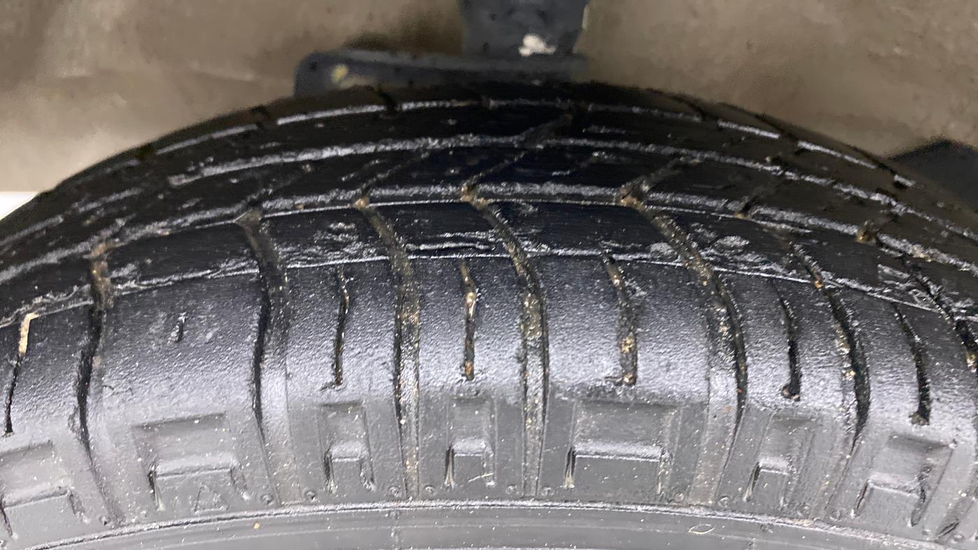 2019 Maruti Eeco 7 STR, Petrol, Manual, 24,832 km, Left Front Tyre Tread