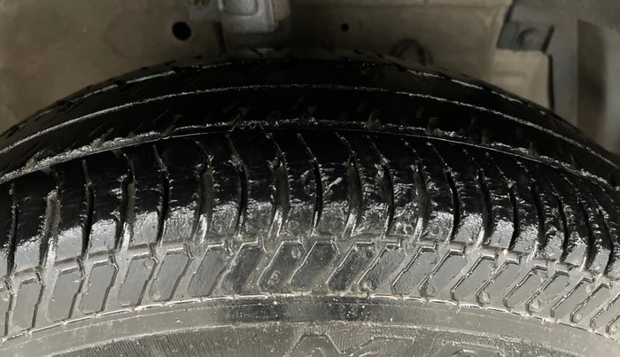 2016 Maruti Swift LXI (O), Petrol, Manual, 44,420 km, Right Front Tyre Tread