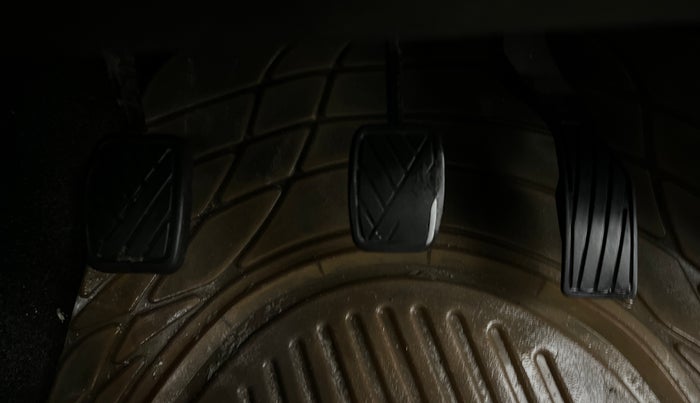 2016 Maruti Swift LXI (O), Petrol, Manual, 44,420 km, Pedals