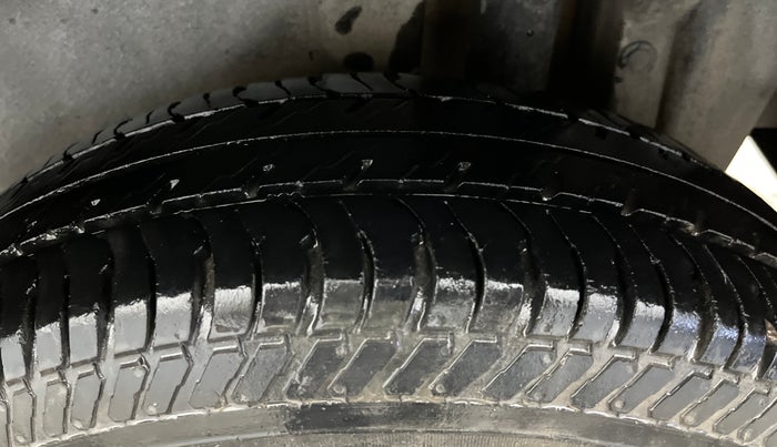 2016 Maruti Swift LXI (O), Petrol, Manual, 44,420 km, Left Rear Tyre Tread