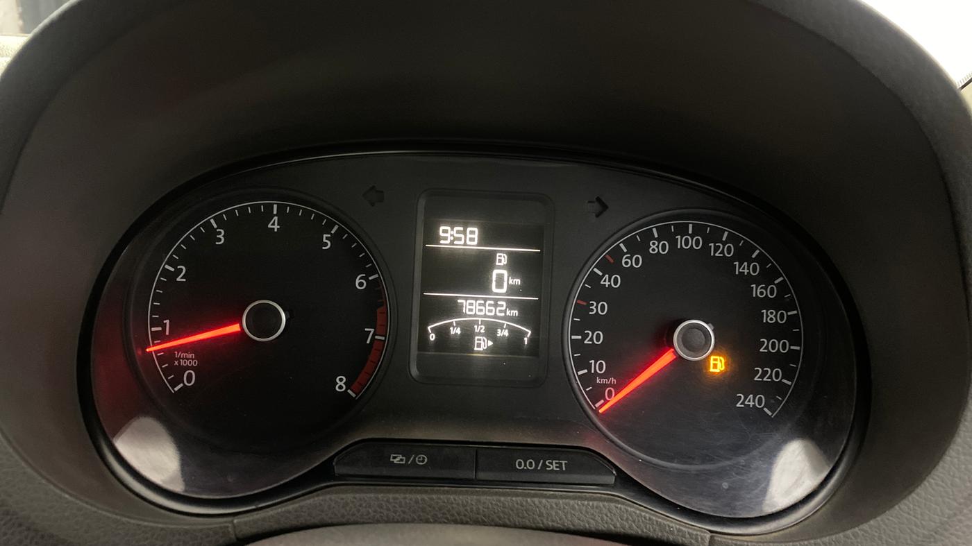 2015 Volkswagen Vento HIGHLINE 1.6 MPI, Petrol, Manual, 78,662 km, Odometer Image