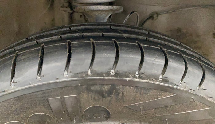 2020 Maruti Alto VXI, Petrol, Manual, 60,883 km, Right Front Tyre Tread