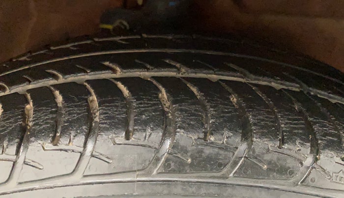 2017 Maruti Celerio ZXI AMT (O), Petrol, Automatic, 27,299 km, Right Front Tyre Tread