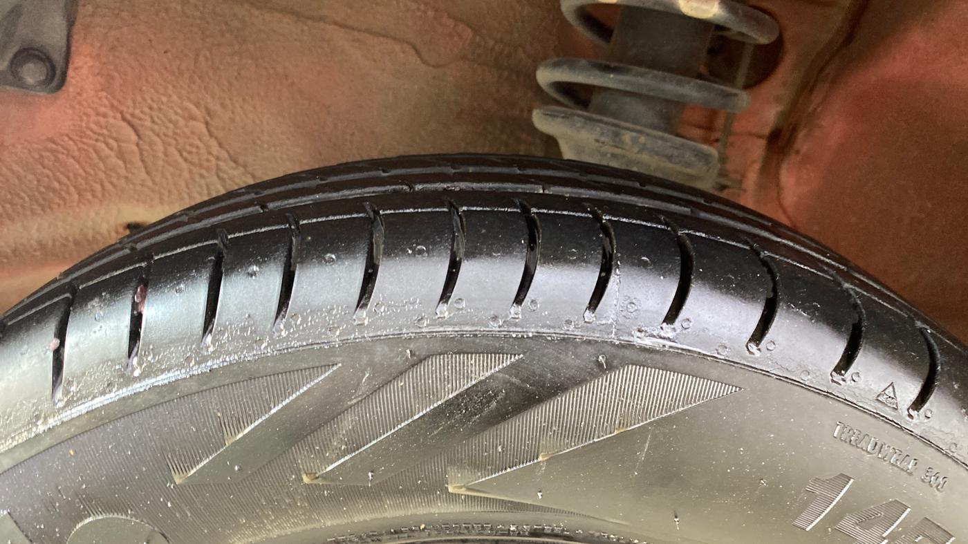 2014 Maruti Alto 800 LXI, Petrol, Manual, 24,657 km, Left Front Tyre Tread