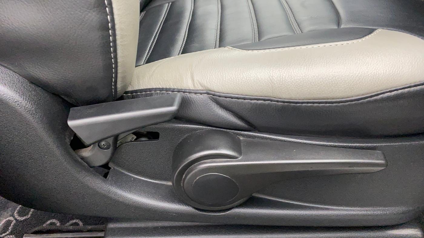 2018 Tata Tiago XZ 1.2 REVOTRON, Petrol, Manual, 18,979 km, Driver Side Adjustment Panel