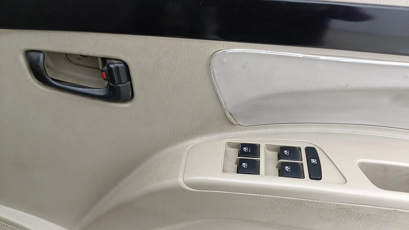 2023 Mahindra SCORPIO CLASSIC S11 7STR, Diesel, Manual, 69,176 km, Driver Side Door Panels Control
