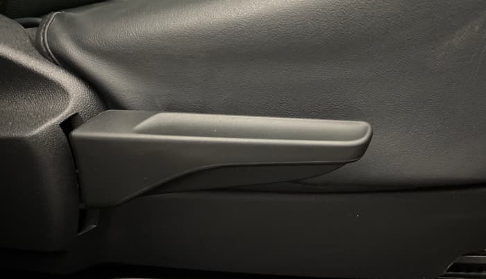 2023 Volkswagen TAIGUN COMFORTLINE 1.0 TSI MT, Petrol, Manual, 32,559 km, Driver Side Adjustment Panel