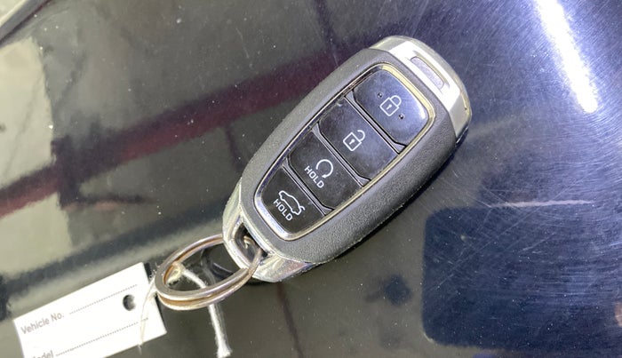 2024 Hyundai Verna SX (O) 1.5 MPI MT, Petrol, Manual, 9,359 km, Key Close Up