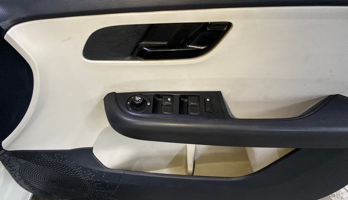 2023 Tata ALTROZ XM PLUS SUNROOF CNG, CNG, Manual, 25,460 km, Driver Side Door Panels Control