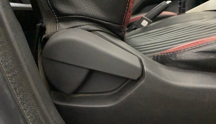 2022 Nissan MAGNITE XE, Petrol, Manual, 37,032 km, Driver Side Adjustment Panel