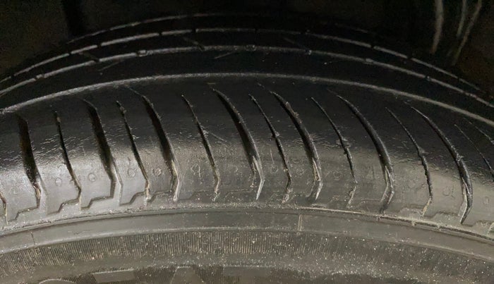 2022 Nissan MAGNITE XE, Petrol, Manual, 37,032 km, Right Rear Tyre Tread