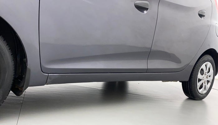 2017 Hyundai Eon MAGNA +, Petrol, Manual, 50,819 km, Left running board - Paint has minor damage