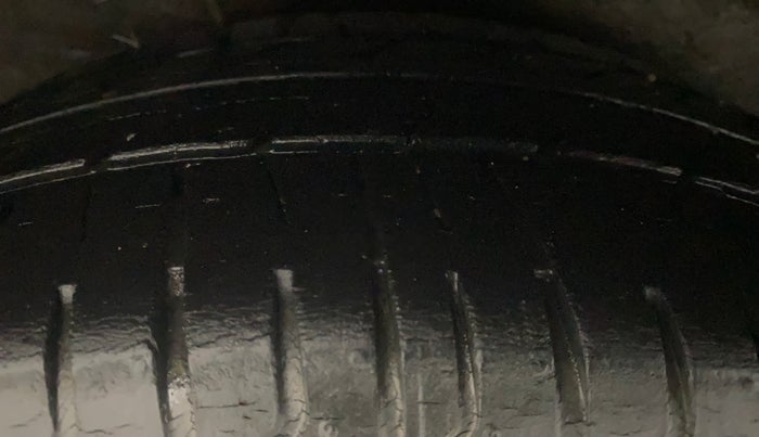 2014 Hyundai Verna FLUIDIC 1.6 VTVT SX OPT, Petrol, Manual, 99,204 km, Right Rear Tyre Tread