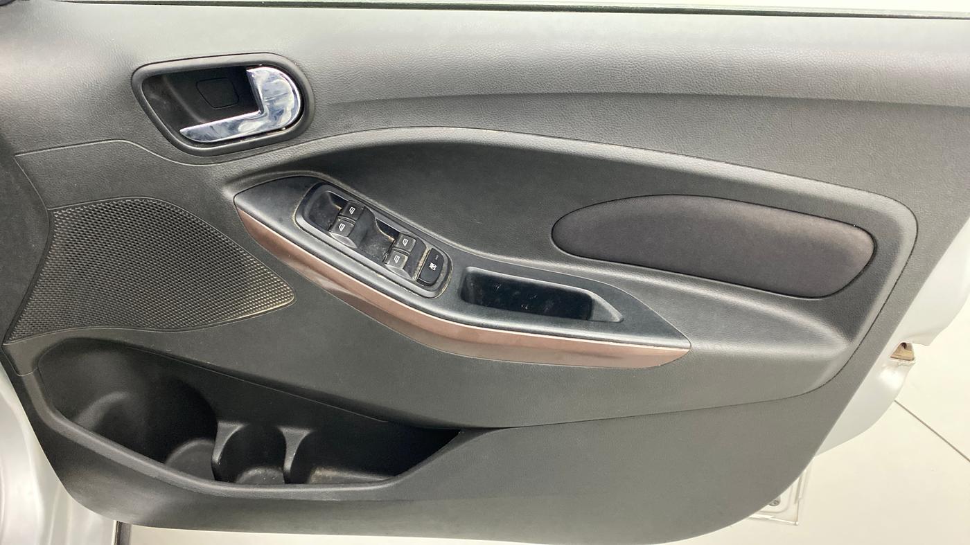 2018 Ford FREESTYLE TITANIUM + 1.2 TI-VCT, Petrol, Manual, 87,278 km, Driver Side Door Panels Control