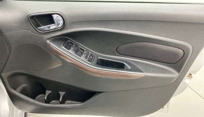 2018 Ford FREESTYLE TITANIUM + 1.2 TI-VCT, Petrol, Manual, 87,278 km, Driver Side Door Panels Control