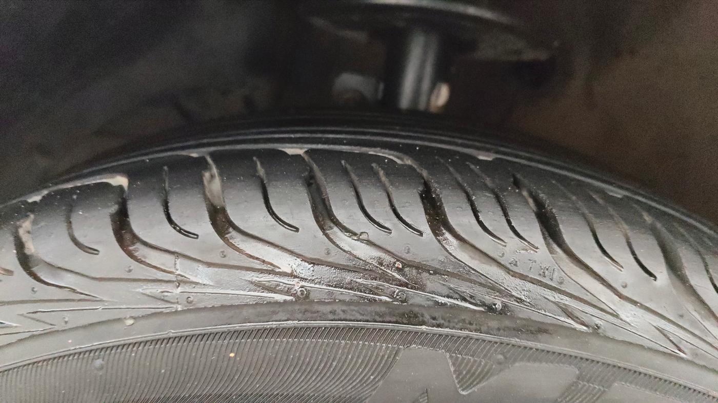 2021 Maruti Dzire ZXI, Petrol, Manual, 56,220 km, Left Front Tyre Tread