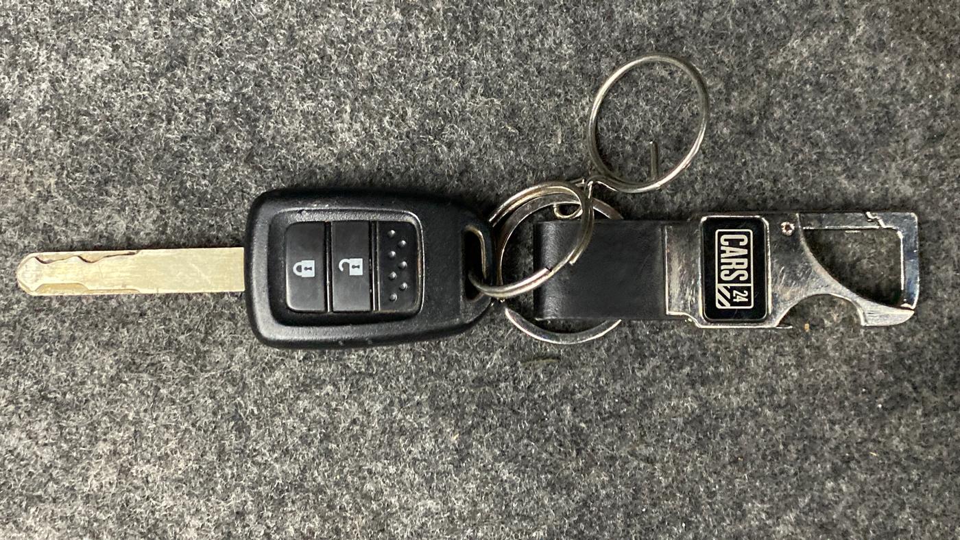 2015 Honda City V MT PETROL, Petrol, Manual, 61,965 km, Key Close Up