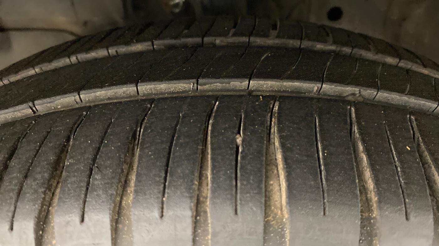2015 Honda City V MT PETROL, Petrol, Manual, 61,965 km, Left Front Tyre Tread