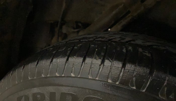 2016 Mahindra Kuv100 K2 6 STR, Petrol, Manual, 38,585 km, Left Rear Tyre Tread