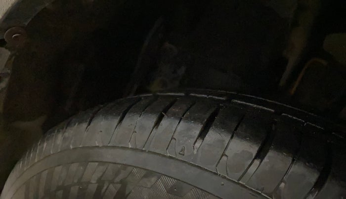 2016 Mahindra Kuv100 K2 6 STR, Petrol, Manual, 38,585 km, Left Front Tyre Tread