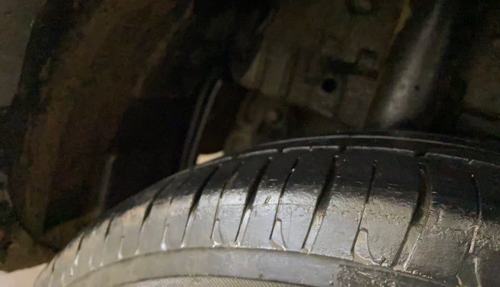 2016 Mahindra Kuv100 K2 6 STR, Petrol, Manual, 38,585 km, Right Rear Tyre Tread