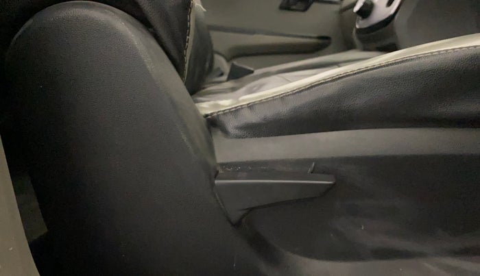 2016 Mahindra Kuv100 K2 6 STR, Petrol, Manual, 38,585 km, Driver Side Adjustment Panel