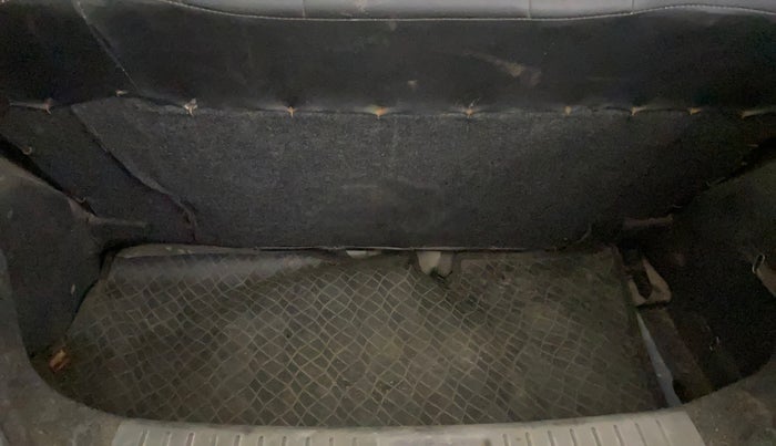 2016 Mahindra Kuv100 K2 6 STR, Petrol, Manual, 38,585 km, Boot Inside