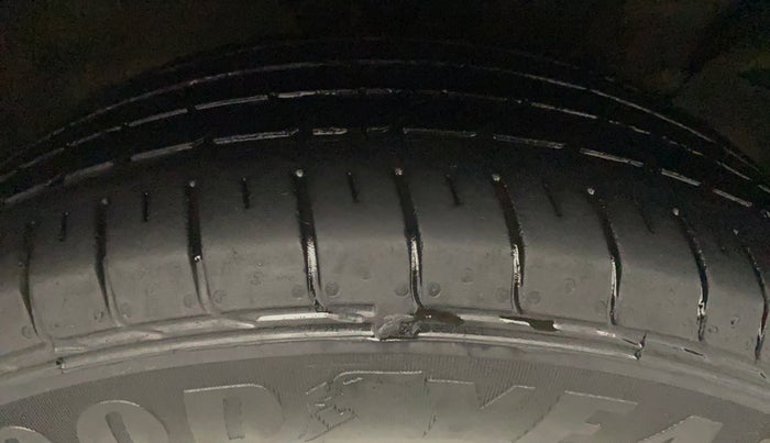 2017 Hyundai Creta SX PLUS 1.6 PETROL, Petrol, Manual, 53,470 km, Right Front Tyre Tread