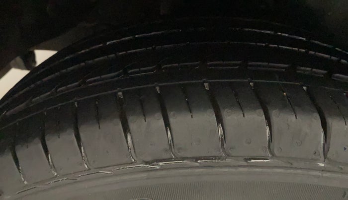 2017 Hyundai Creta SX PLUS 1.6 PETROL, Petrol, Manual, 53,470 km, Right Rear Tyre Tread