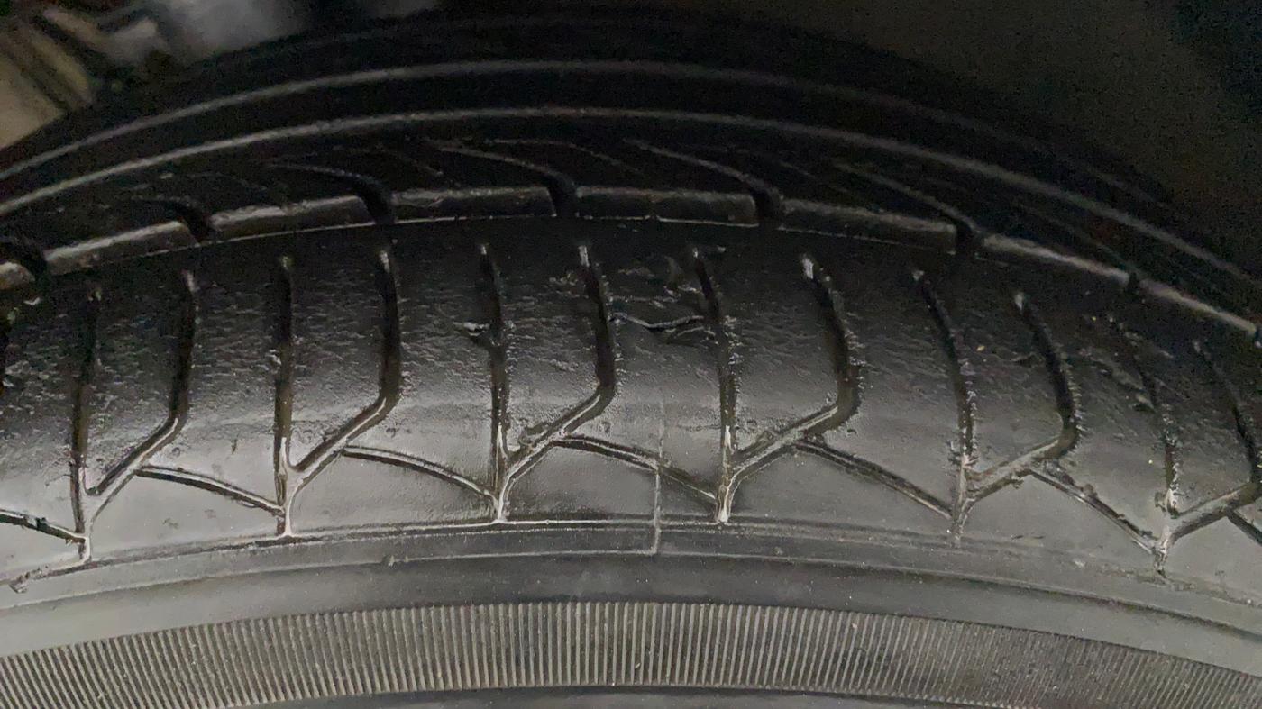 2013 Volkswagen Polo HIGHLINE1.2L, Petrol, Manual, 74,444 km, Left Front Tyre Tread