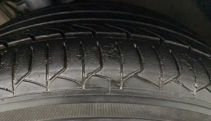 2013 Volkswagen Polo HIGHLINE1.2L, Petrol, Manual, 74,444 km, Left Front Tyre Tread
