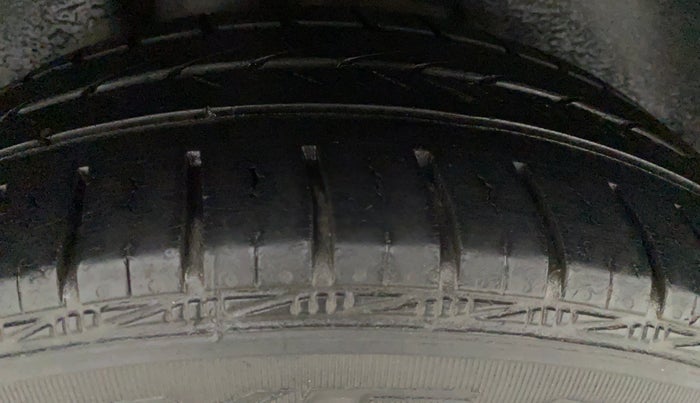 2013 Volkswagen Polo HIGHLINE1.2L, Petrol, Manual, 74,444 km, Right Rear Tyre Tread