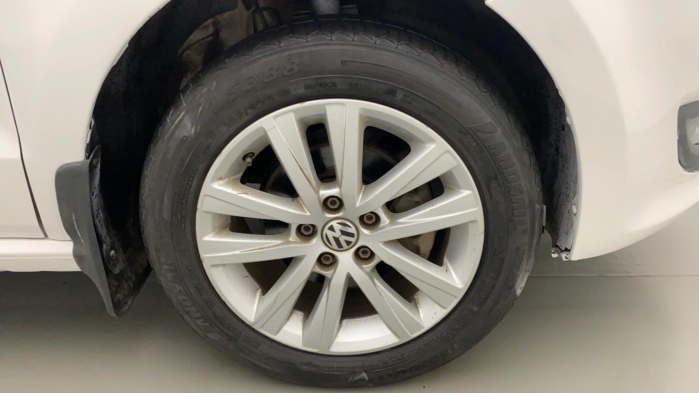 2013 Volkswagen Polo HIGHLINE1.2L, Petrol, Manual, 74,444 km, Right Front Wheel
