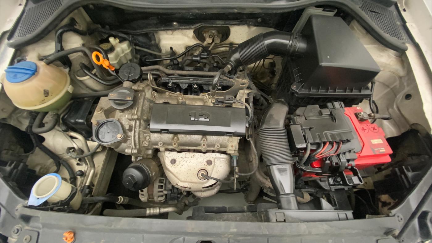 2013 Volkswagen Polo HIGHLINE1.2L, Petrol, Manual, 74,444 km, Open Bonet