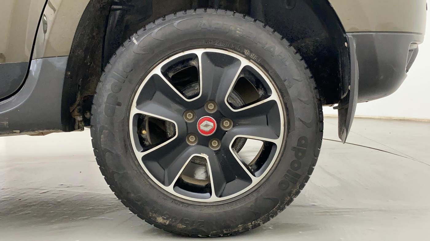 2017 Renault Duster RXS CVT, Petrol, Automatic, 28,069 km, Left Rear Wheel