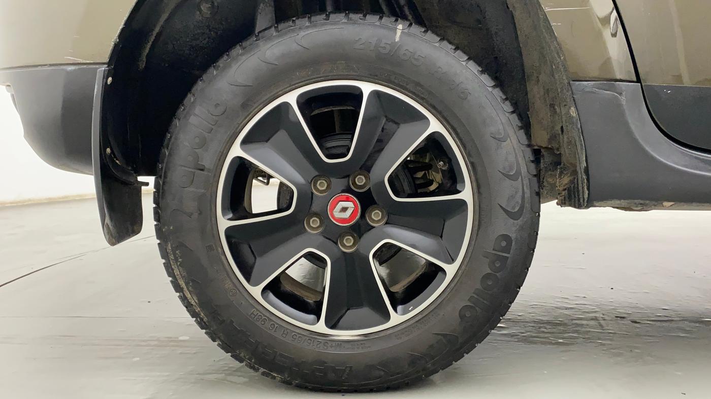 2017 Renault Duster RXS CVT, Petrol, Automatic, 28,069 km, Right Rear Wheel