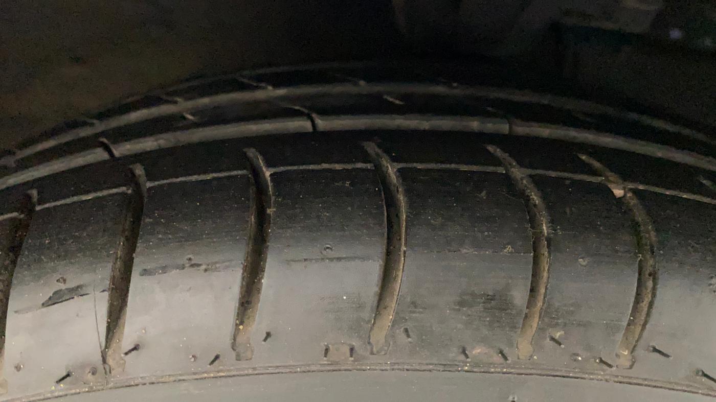 2012 Hyundai Eon MAGNA, Petrol, Manual, 72,826 km, Right Front Tyre Tread