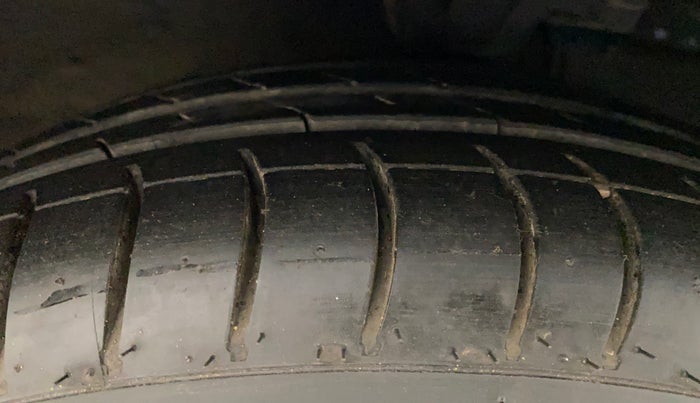2012 Hyundai Eon MAGNA, Petrol, Manual, 72,826 km, Right Front Tyre Tread