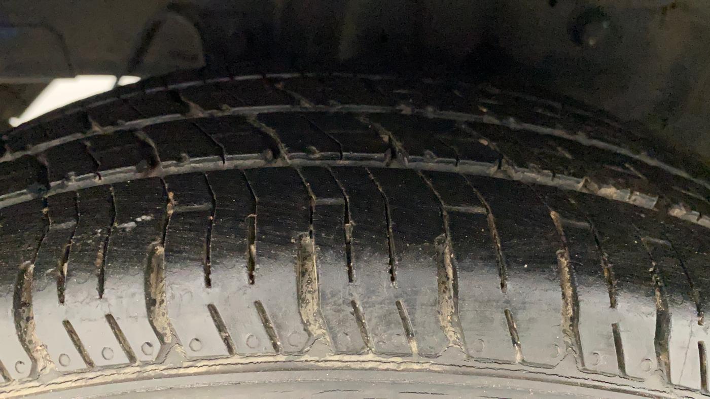 2012 Hyundai Eon MAGNA, Petrol, Manual, 72,826 km, Right Rear Tyre Tread