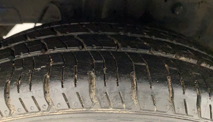 2012 Hyundai Eon MAGNA, Petrol, Manual, 72,826 km, Right Rear Tyre Tread