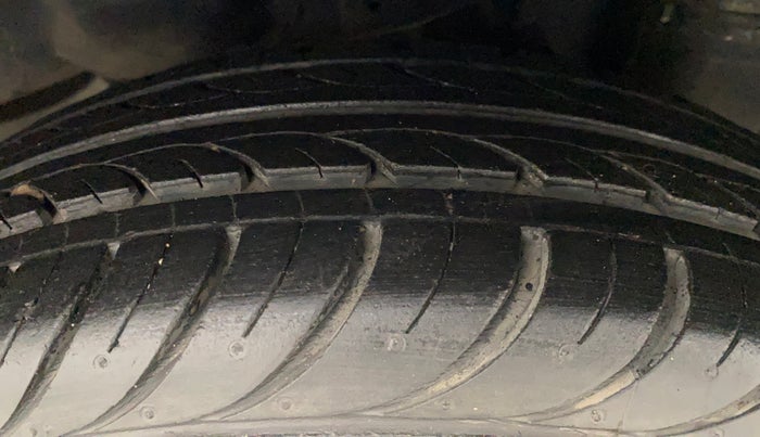 2012 Hyundai Eon MAGNA, Petrol, Manual, 72,826 km, Left Rear Tyre Tread