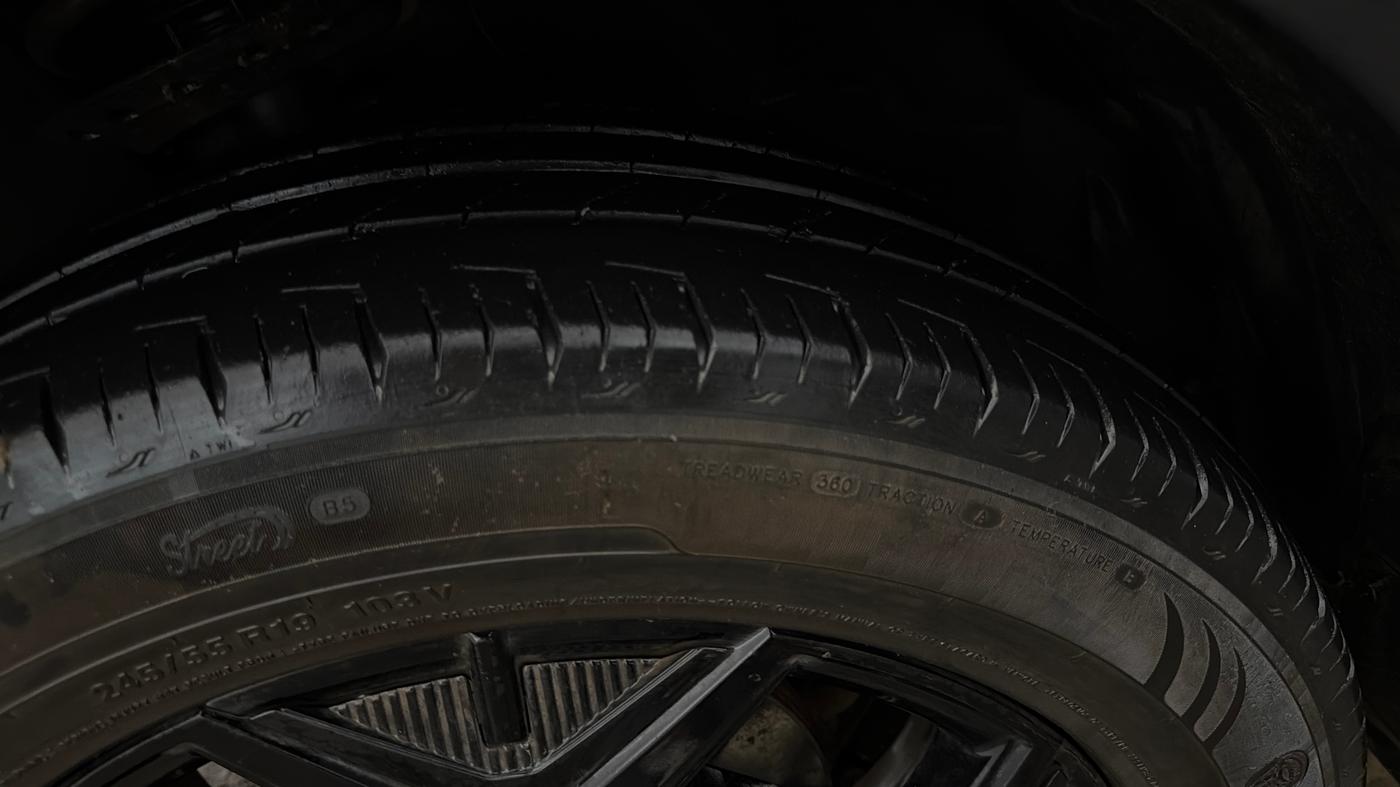 2024 Tata Harrier ADVENTURE PLUS DARK EDITION AT, Diesel, Automatic, 40,732 km, Left Front Tyre Tread