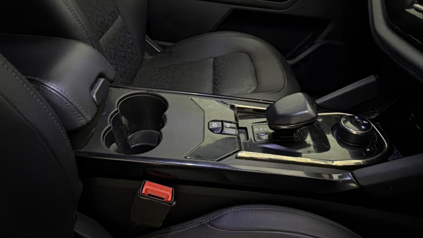 2024 Tata Harrier ADVENTURE PLUS DARK EDITION AT, Diesel, Automatic, 40,732 km, Gear Lever