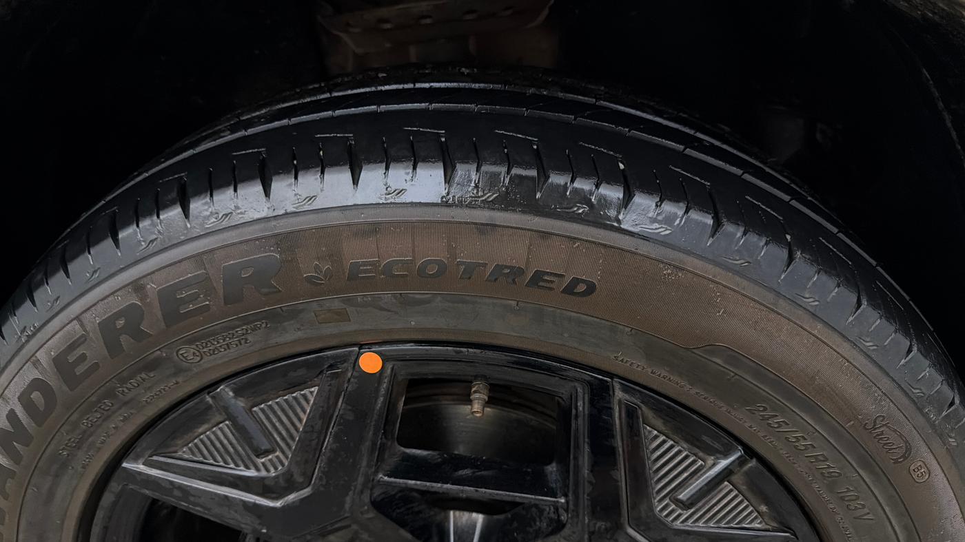 2024 Tata Harrier ADVENTURE PLUS DARK EDITION AT, Diesel, Automatic, 40,732 km, Right Front Tyre Tread