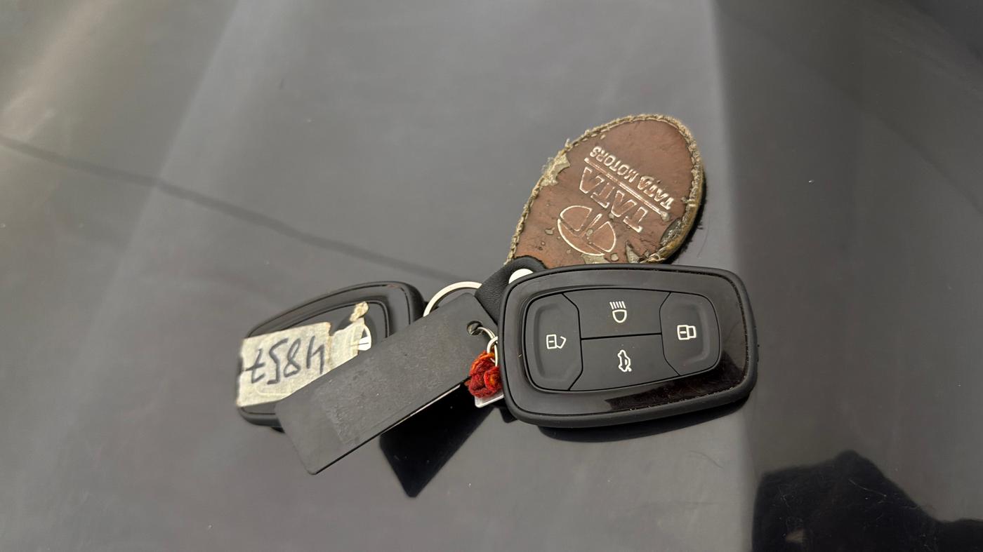2024 Tata Harrier ADVENTURE PLUS DARK EDITION AT, Diesel, Automatic, 40,732 km, Key Close Up