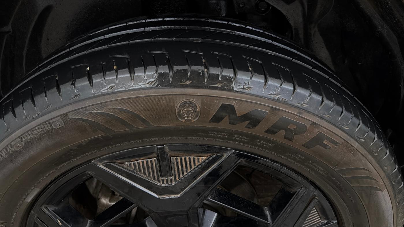 2024 Tata Harrier ADVENTURE PLUS DARK EDITION AT, Diesel, Automatic, 40,732 km, Right Rear Tyre Tread