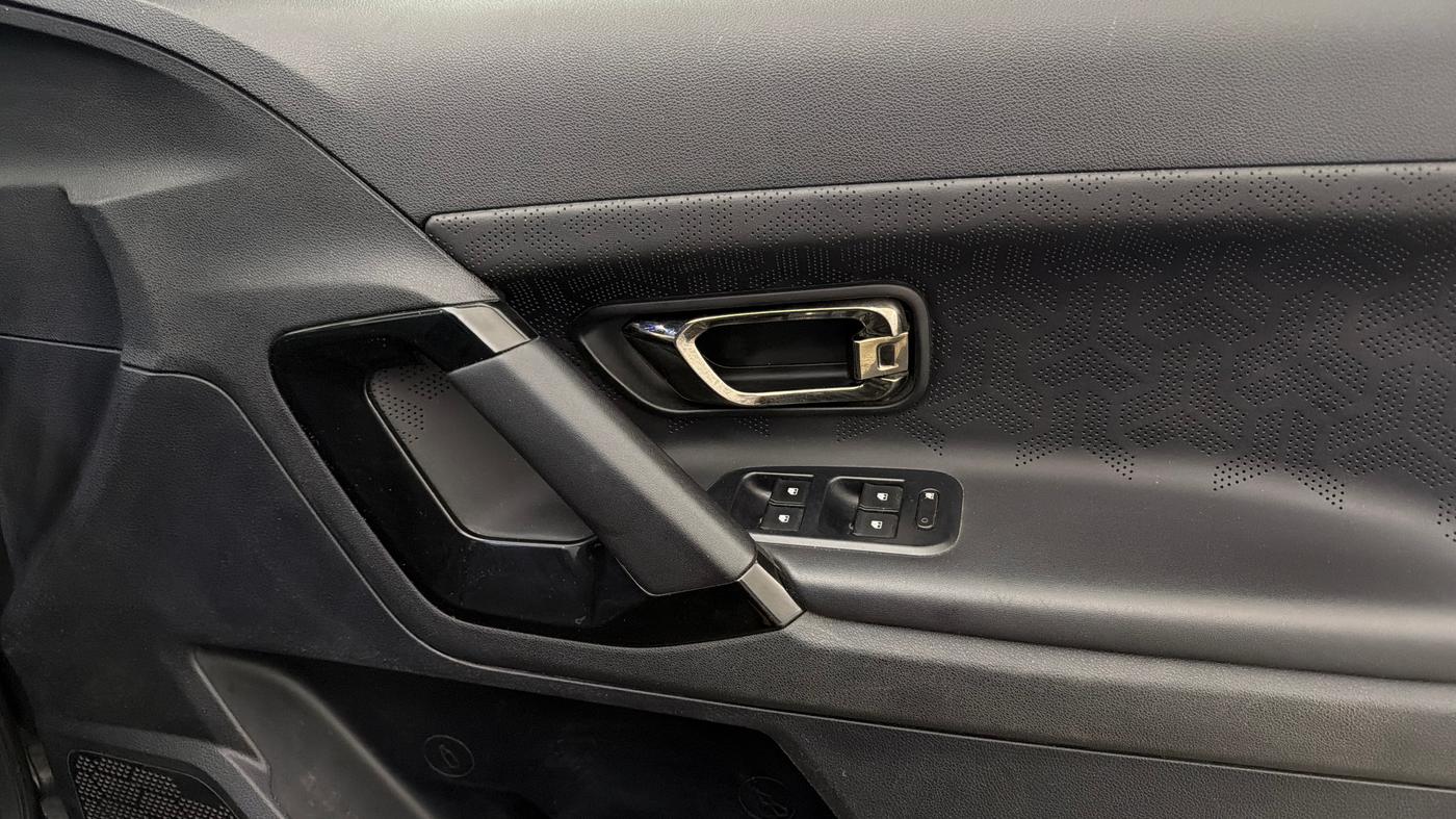 2024 Tata Harrier ADVENTURE PLUS DARK EDITION AT, Diesel, Automatic, 40,732 km, Driver Side Door Panels Control