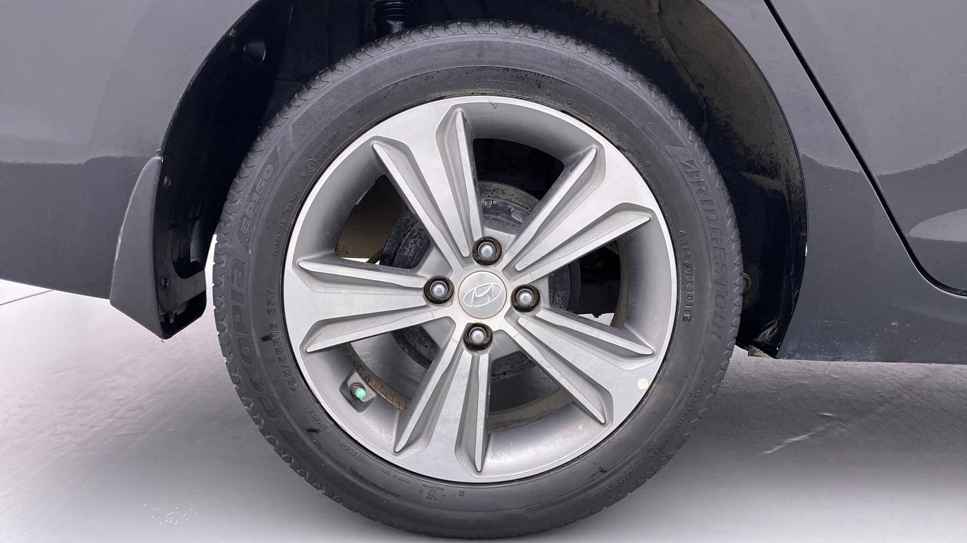2018 Hyundai Verna 1.6 CRDI SX + AT, Diesel, Automatic, 34,484 km, Right Rear Wheel